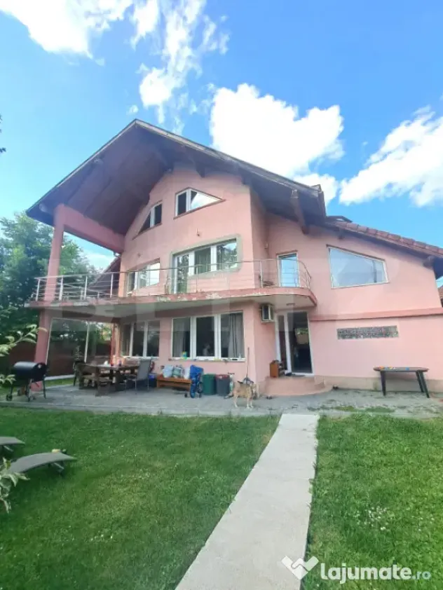 Casă spațioasă cu teren de 1.000 mp în Cristian, Brașov