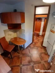 Apartament cu 2 camere, semidecomandat, în zonă liniștit?