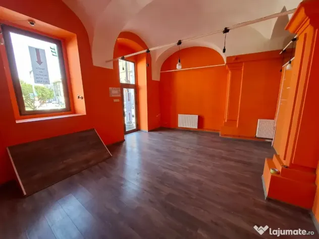 Vand spatiu comercial - Piata Avram Iancu ID: 41360