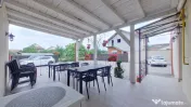 Pensiune cu 10 camere + spațiu comercial inclus pe Calea Ra