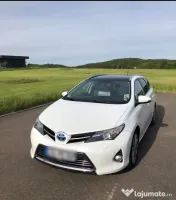 Toyota Auris Hybrid Sports Touring 2013 