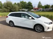 Toyota Auris Hybrid Sports Touring 2013 