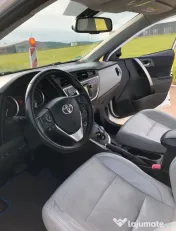 Toyota Auris Hybrid Sports Touring 2013 