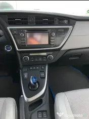 Toyota Auris Hybrid Sports Touring 2013 