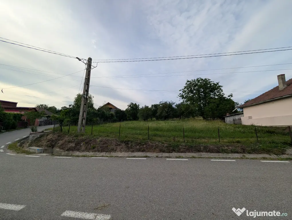 Teren intravilan de 3.000 mp cu priveliște panoramică în Băbeni, jud. Sălaj