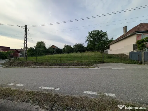 Teren intravilan de 3.000 mp cu priveliște panoramică în Băbeni, jud. Sălaj