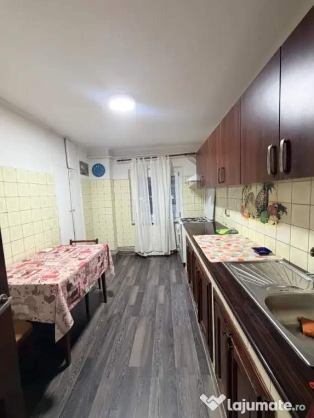 Apartament 4 camere decomandat, 98 mp, zona 1 Mai - Parcul R