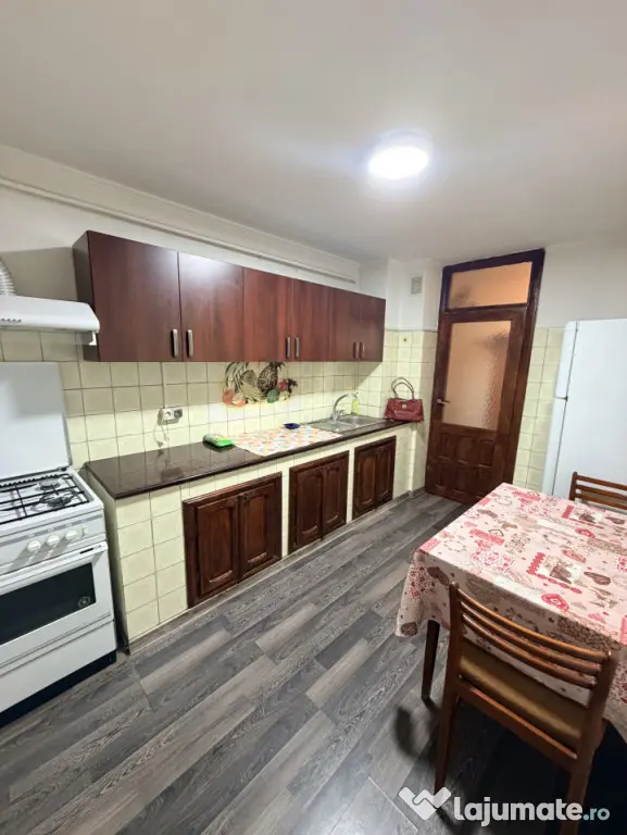 Apartament 4 camere decomandat, 98 mp, zona 1 Mai - Parcul R