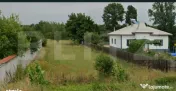 TEREN INTRAVILAN IMPREJMUIT DIN DOUA PARTI CU VECINI LINISTI 