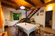 Casă de vânzare cu teren 2.340 mp și pârâu propriu ?... 