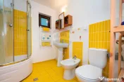 Casă de vânzare cu teren 2.340 mp și pârâu propriu ?... 