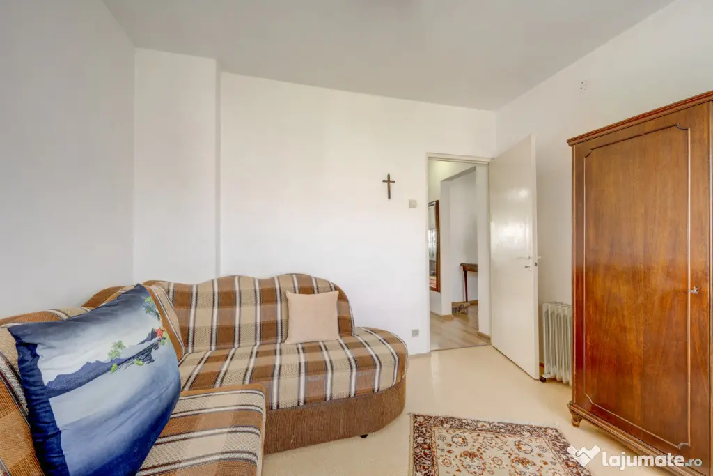 Apartament 3 camere decomandat, Titan, 1 Decembrie