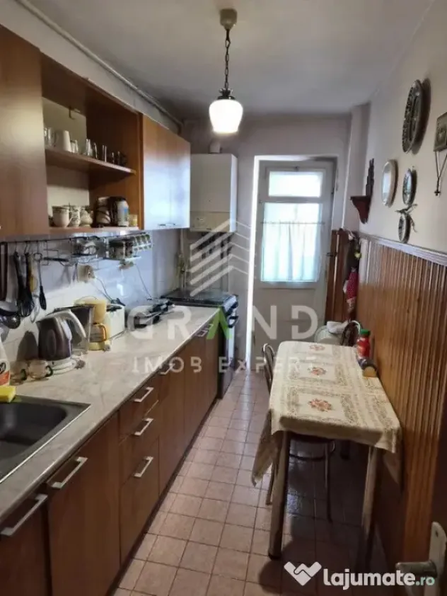 Apartament 3 camere, zona McDonalds, Minerva