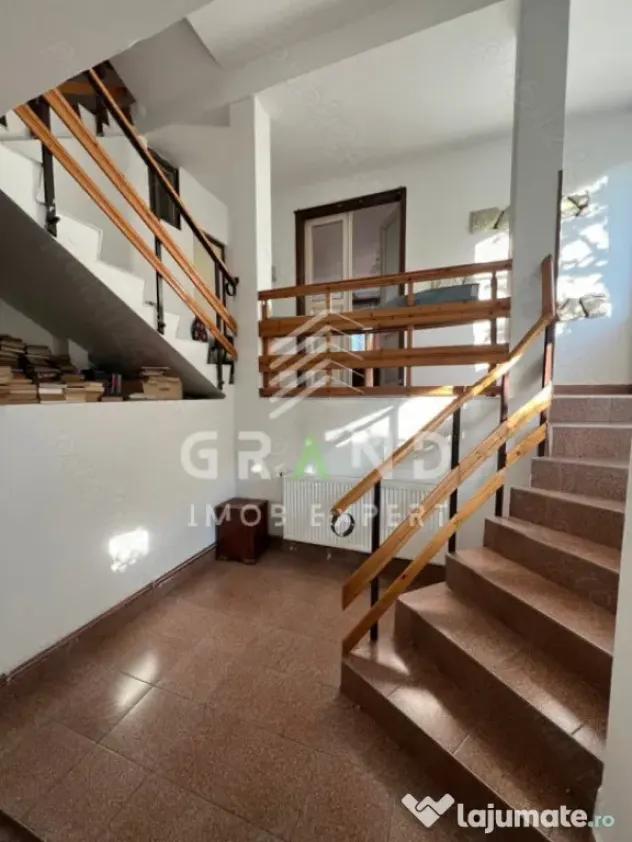 Casa 4 camere | 4 bai | 2 bucatarii | GARAJ | zona Semicentr