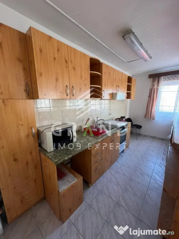 Casa 4 camere | 4 bai | 2 bucatarii | GARAJ | zona Semicentr
