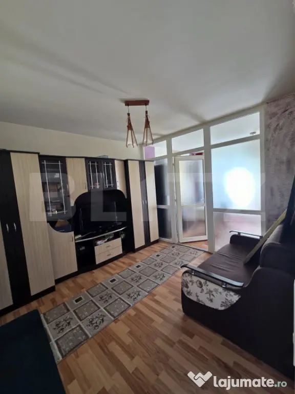 Apartament decomandat cu terasă și parcare, 2 camere, zona