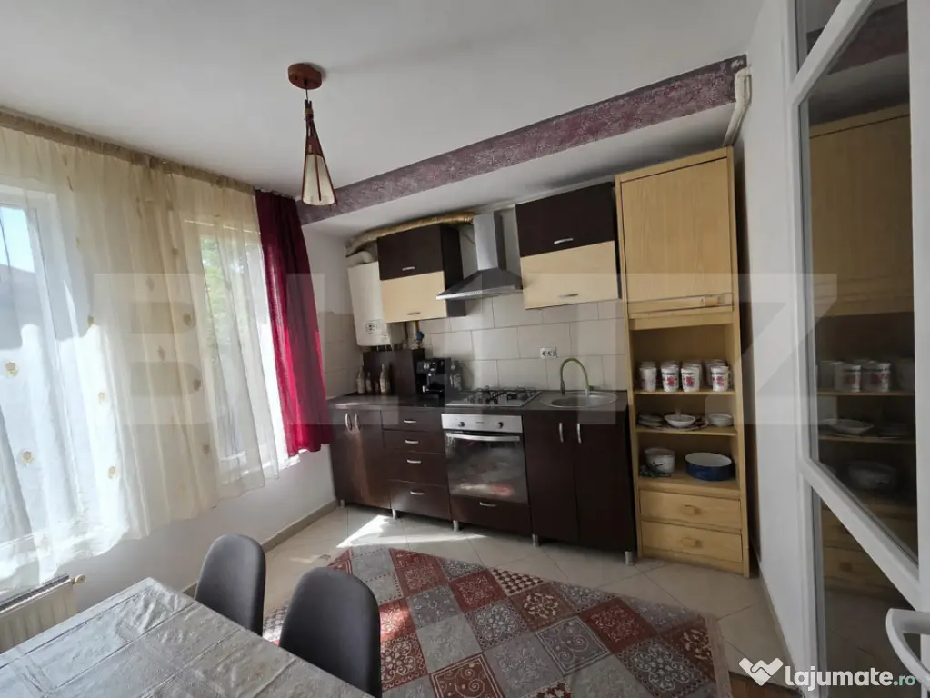Apartament decomandat cu terasă și parcare, 2 camere, zona