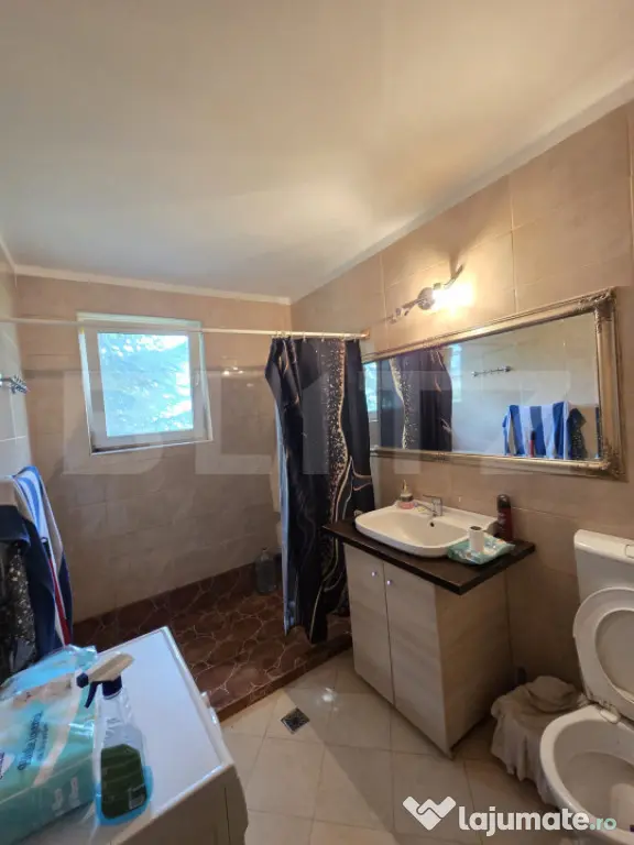 Apartament decomandat cu terasă și parcare, 2 camere, zona