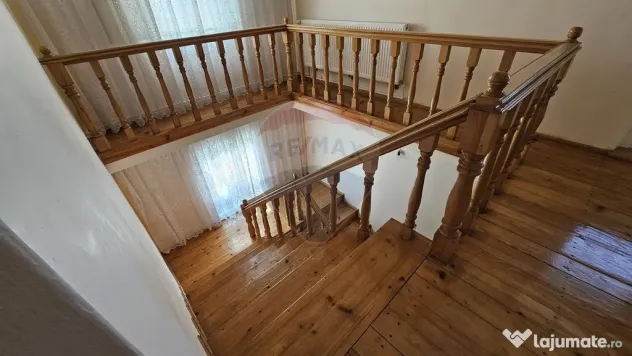 Casă / Vilă cu 5 camere în Baia-Bogata, Suceava