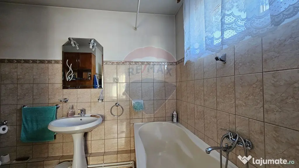 Casă / Vilă cu 5 camere în Baia-Bogata, Suceava
