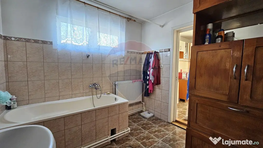 Casă / Vilă cu 5 camere în Baia-Bogata, Suceava