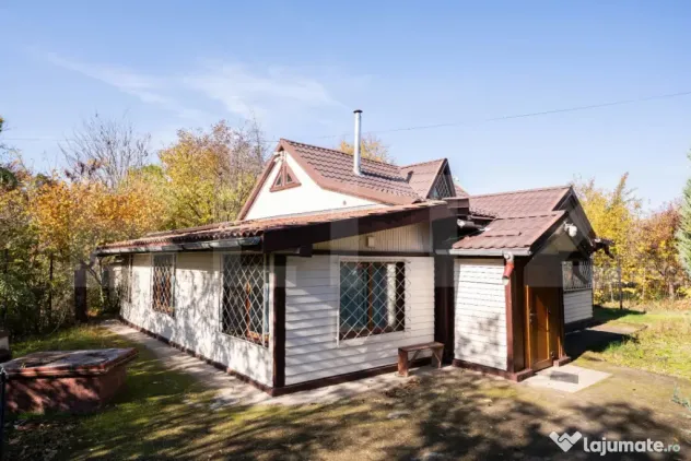 Casă de vacanță, teren 1000 mp, pârâu la limita proprie
