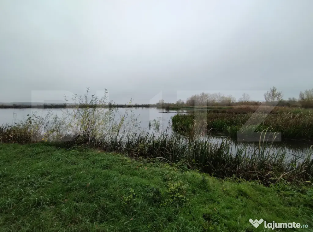 Casă de vacanță, teren 1000 mp, pârâu la limita proprie