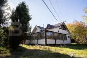 Casă de vacanță, teren 1000 mp, pârâu la limita proprie