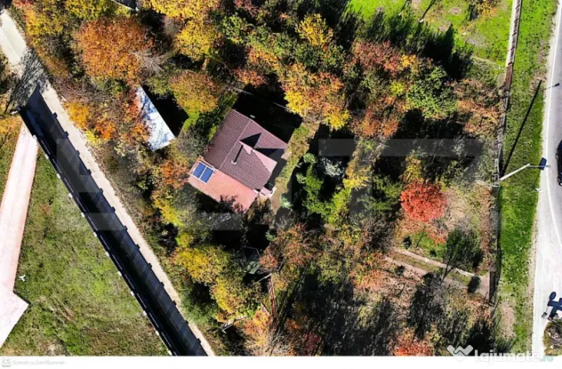 Casă de vacanță, teren 1000 mp, pârâu la limita proprie