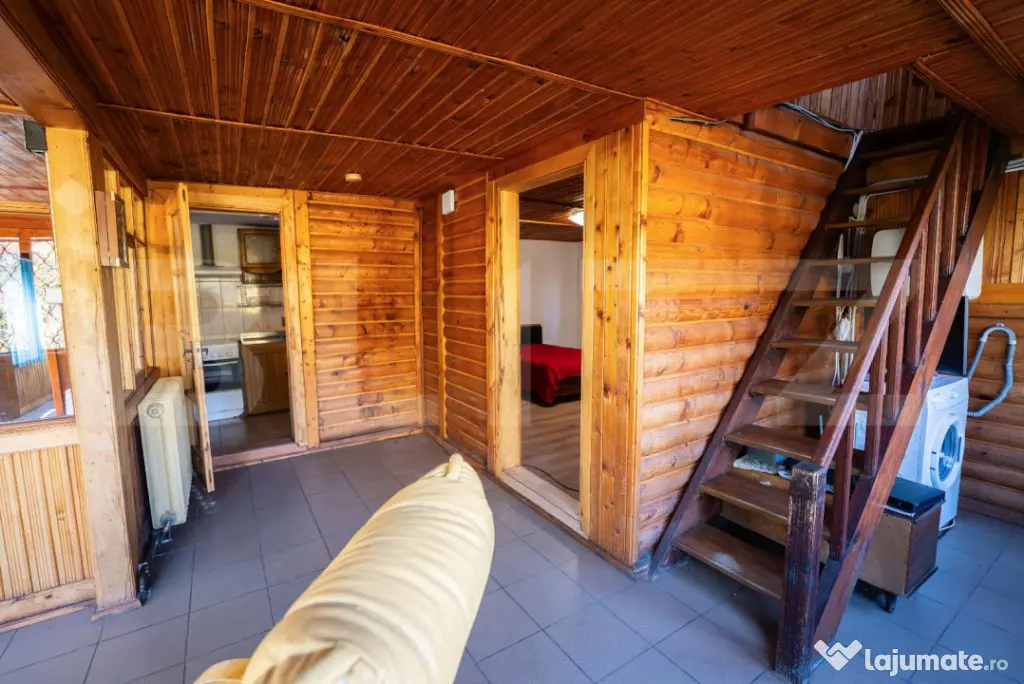 Casă de vacanță, teren 1000 mp, pârâu la limita proprie