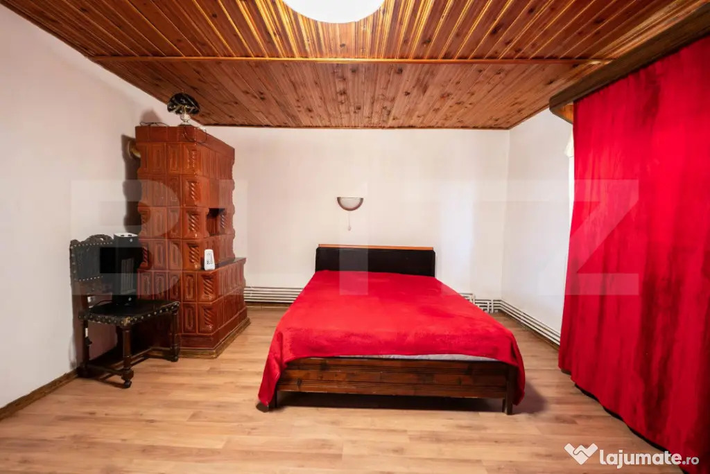 Casă de vacanță, teren 1000 mp, pârâu la limita proprie