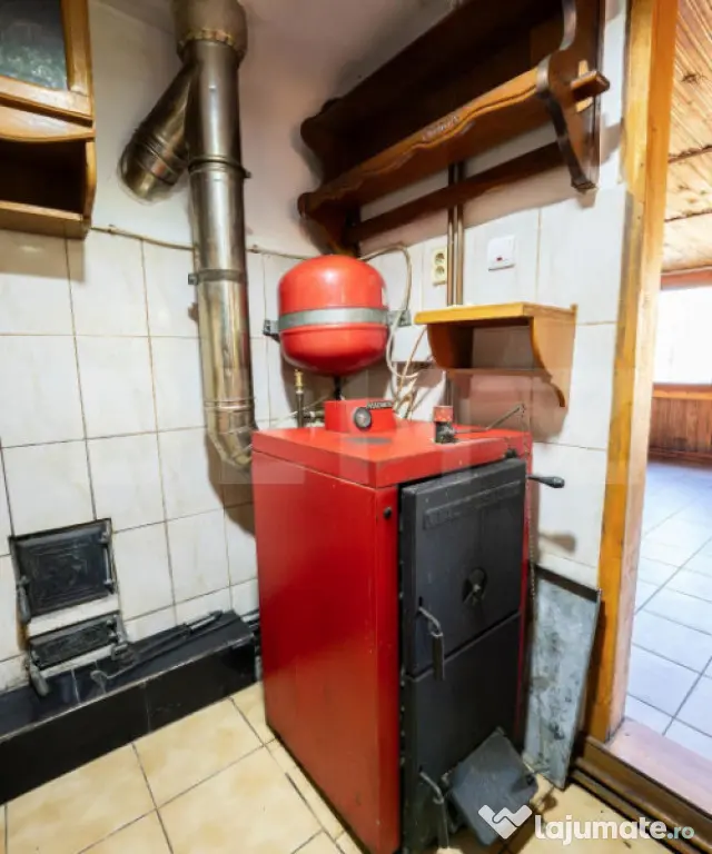 Casă de vacanță, teren 1000 mp, pârâu la limita proprie