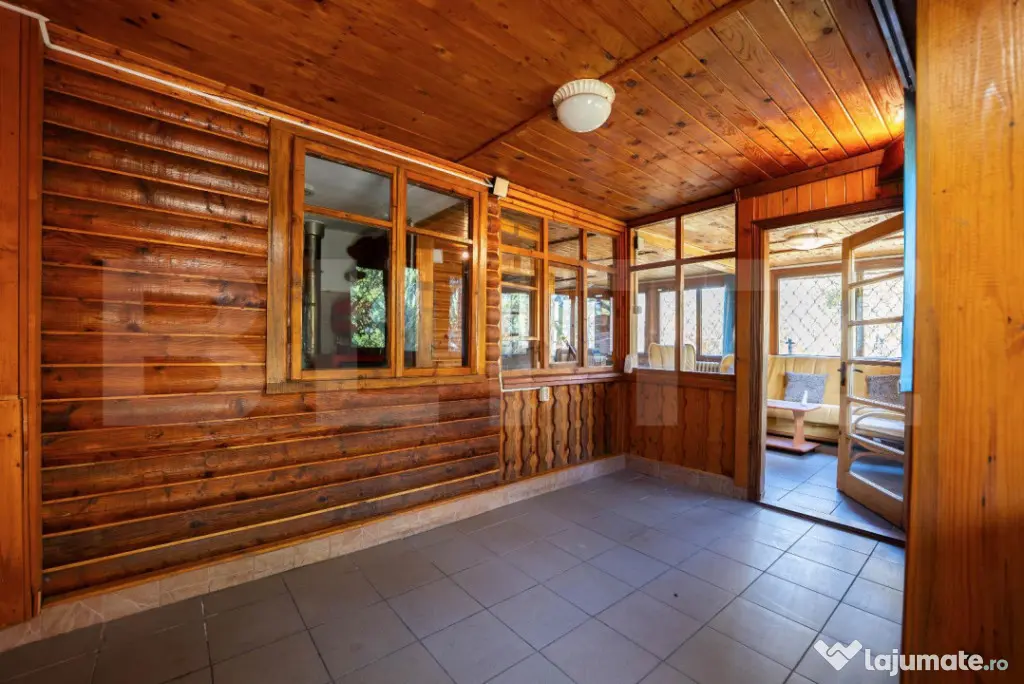 Casă de vacanță, teren 1000 mp, pârâu la limita proprie