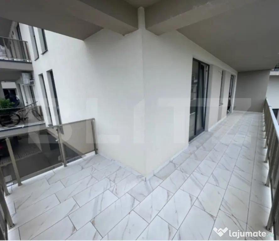 Apartament semidecomandat, 66 mp utili, 2 bai, terasa 21 mp,