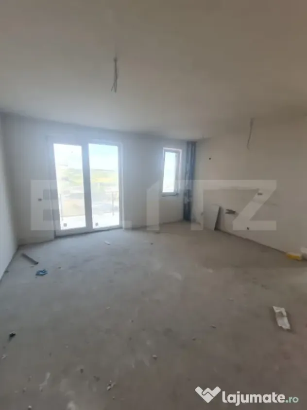 Apartament semidecomandat, 66 mp utili, 2 bai, terasa 21 mp,