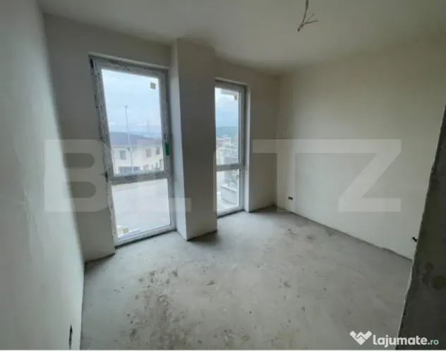 Apartament semidecomandat, 66 mp utili, 2 bai, terasa 21 mp,