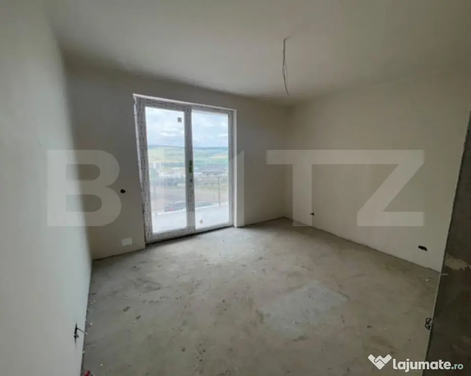 Apartament semidecomandat, 66 mp utili, 2 bai, terasa 21 mp,