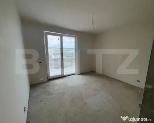 Apartament semidecomandat, 66 mp utili, 2 bai, terasa 21 mp,