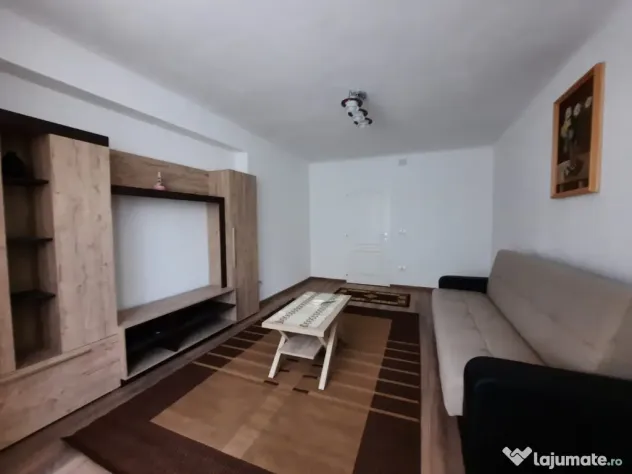 Inchiriez apartament cu doua camere, ultracentral, strada linistita.