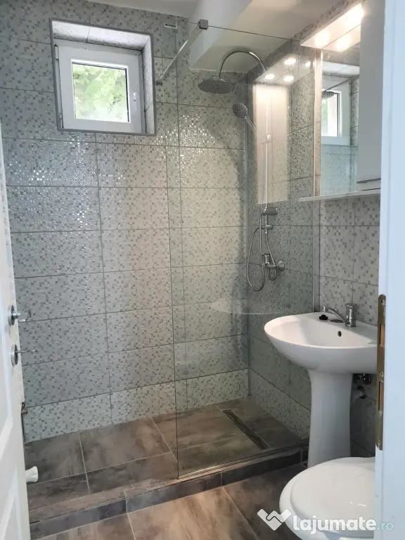 Inchiriez apartament cu doua camere, ultracentral, strada linistita.