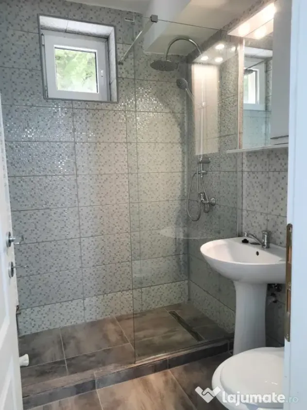 Inchiriez apartament cu doua camere, ultracentral, strada linistita.