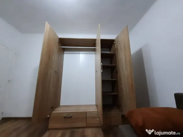 Inchiriez apartament cu doua camere, ultracentral, strada linistita.
