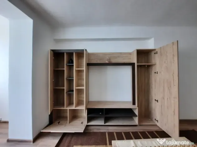 Inchiriez apartament cu doua camere, ultracentral, strada linistita.