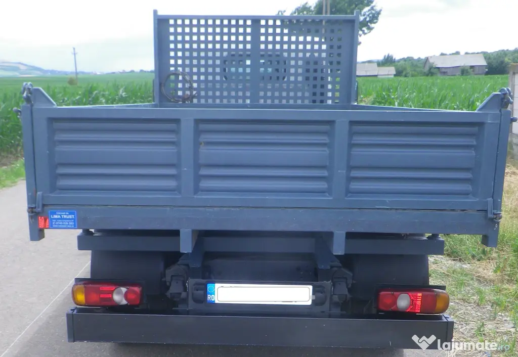Mitsubishi Canter trilateral basculabil