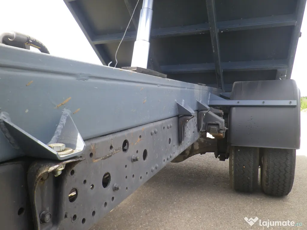 Mitsubishi Canter trilateral basculabil