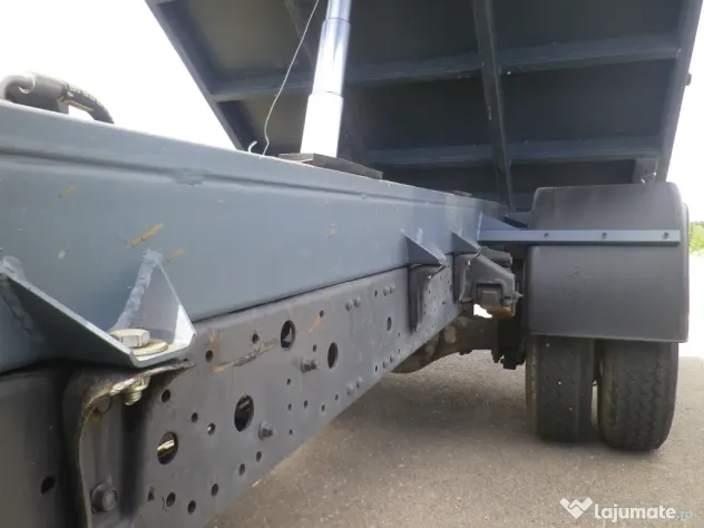 Mitsubishi Canter trilateral basculabil