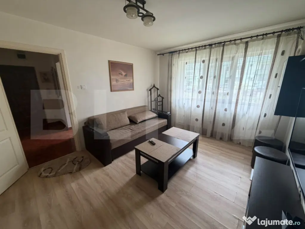Apartament 2 camere, semidecomandat, 50 mp utili, zona Cetat