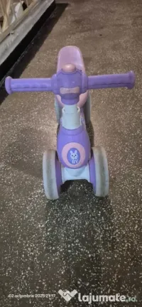 Bicicleta fara pedale bene cu muzica