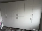 Vand 2 dulapuri intr-o stare foarte buna, utilizate foarte putin 