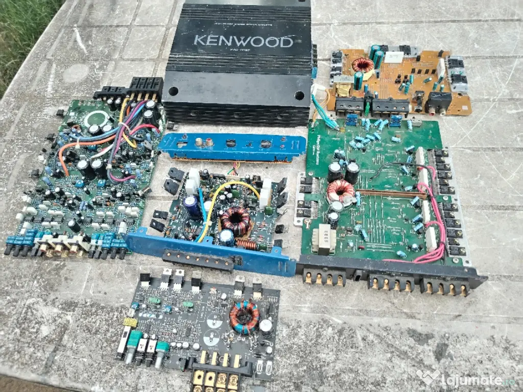 plăci amplificatoare bass auto 12v